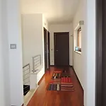 Ross House * Fermo
